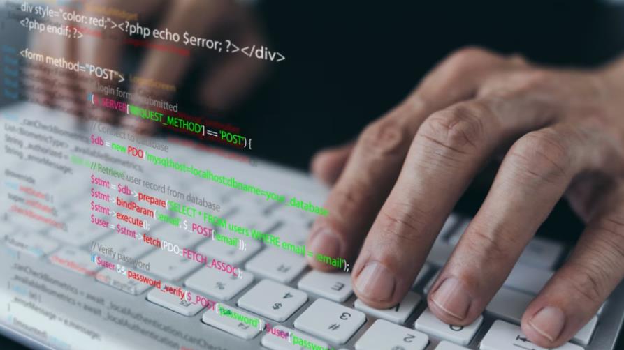 九龙坡区小程序定制开发公司视角下SQL与T-SQL的差异化应用解析